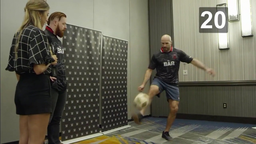 22The_Keep-Ups_Challenge_Caroline_Szwed_vs__The_Bar2122_mp40069.jpg