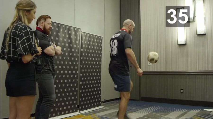 22The_Keep-Ups_Challenge_Caroline_Szwed_vs__The_Bar2122_mp40078.jpg