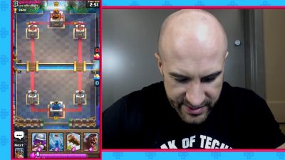 CESARO_dishes_pains___answers_your_CLASH_ROYALE_questions___2_--_UpUpDownDown_P_mp40140.jpg