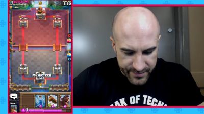 CESARO_dishes_pains___answers_your_CLASH_ROYALE_questions___2_--_UpUpDownDown_P_mp40141.jpg