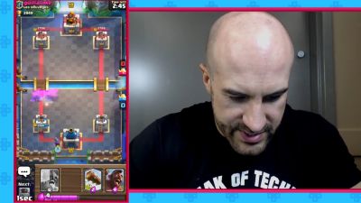 CESARO_dishes_pains___answers_your_CLASH_ROYALE_questions___2_--_UpUpDownDown_P_mp40145.jpg