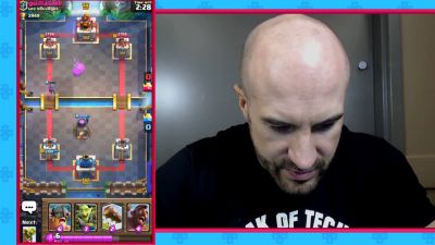 CESARO_dishes_pains___answers_your_CLASH_ROYALE_questions___2_--_UpUpDownDown_P_mp40157.jpg