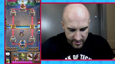 CESARO_dishes_pains___answers_your_CLASH_ROYALE_questions___2_--_UpUpDownDown_P_mp40160.jpg