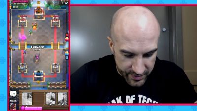 CESARO_dishes_pains___answers_your_CLASH_ROYALE_questions___2_--_UpUpDownDown_P_mp40180~0.jpg
