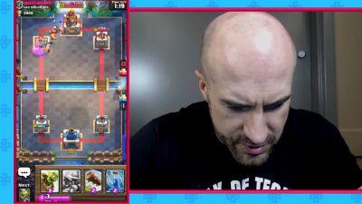 CESARO_dishes_pains___answers_your_CLASH_ROYALE_questions___2_--_UpUpDownDown_P_mp40195.jpg