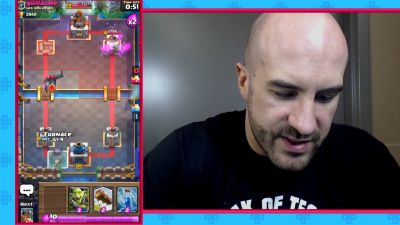 CESARO_dishes_pains___answers_your_CLASH_ROYALE_questions___2_--_UpUpDownDown_P_mp40213~0.jpg