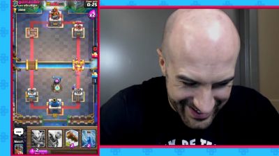 CESARO_dishes_pains___answers_your_CLASH_ROYALE_questions___2_--_UpUpDownDown_P_mp40228.jpg