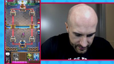 CESARO_dishes_pains___answers_your_CLASH_ROYALE_questions___2_--_UpUpDownDown_P_mp40295.jpg