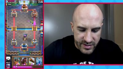 CESARO_dishes_pains___answers_your_CLASH_ROYALE_questions___2_--_UpUpDownDown_P_mp40304.jpg