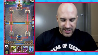 CESARO_dishes_pains___answers_your_CLASH_ROYALE_questions___2_--_UpUpDownDown_P_mp40468.jpg