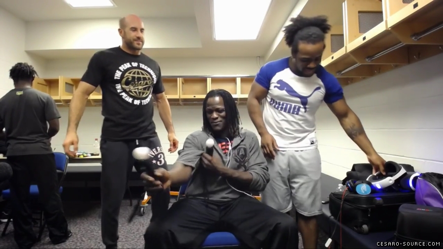 CESARO_plays_THE_LONDON_HEIST_VR_feat__KEVIN_OWENS__ROMAN_REIGNS___SAMI_ZAYN_--_mp40526.jpg