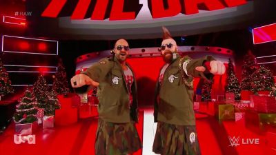 Cesaro_12_25_17_mp40293.jpg