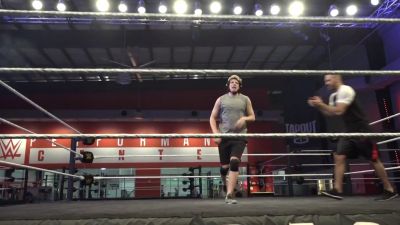 Clash_Royale_-_WWE_TAG_TEAM_CHALLENGE21_mp40174.jpg