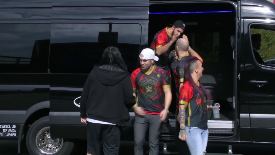 LEAGUE_OF_LEGENDS_-_Team_WWE_vs__Team_NXT_SHOWMATCH_mp40077.jpg