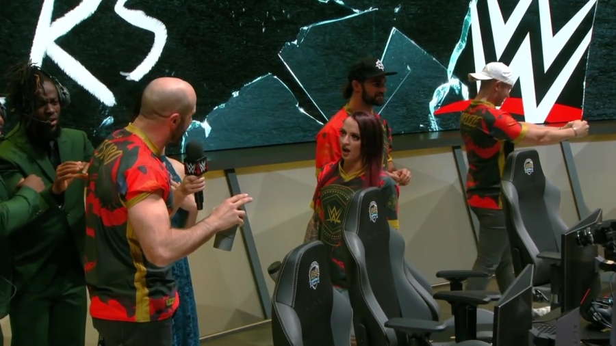 LEAGUE_OF_LEGENDS_-_Team_WWE_vs__Team_NXT_SHOWMATCH_mp41057.jpg