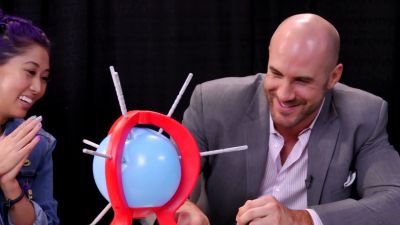 SMOSH_GAMES_x_UUDD-_MARI_vs__CESARO_--_Boom_Boom_Balloon21_--_Expansion_Pack_mp40181.jpg
