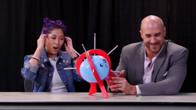 SMOSH_GAMES_x_UUDD-_MARI_vs__CESARO_--_Boom_Boom_Balloon21_--_Expansion_Pack_mp40209.jpg