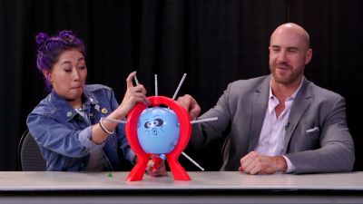 SMOSH_GAMES_x_UUDD-_MARI_vs__CESARO_--_Boom_Boom_Balloon21_--_Expansion_Pack_mp40231.jpg