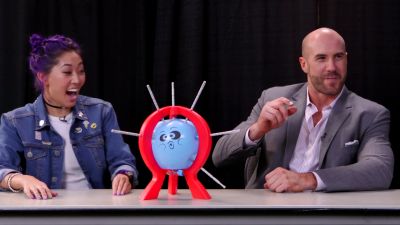 SMOSH_GAMES_x_UUDD-_MARI_vs__CESARO_--_Boom_Boom_Balloon21_--_Expansion_Pack_mp40236.jpg