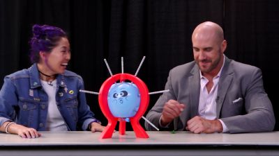 SMOSH_GAMES_x_UUDD-_MARI_vs__CESARO_--_Boom_Boom_Balloon21_--_Expansion_Pack_mp40237.jpg