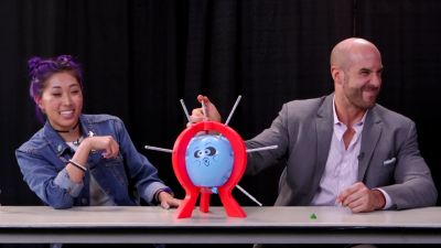 SMOSH_GAMES_x_UUDD-_MARI_vs__CESARO_--_Boom_Boom_Balloon21_--_Expansion_Pack_mp40252.jpg