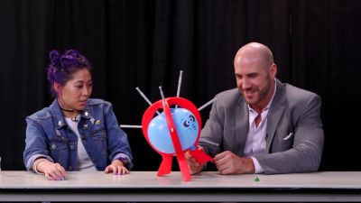 SMOSH_GAMES_x_UUDD-_MARI_vs__CESARO_--_Boom_Boom_Balloon21_--_Expansion_Pack_mp40264.jpg