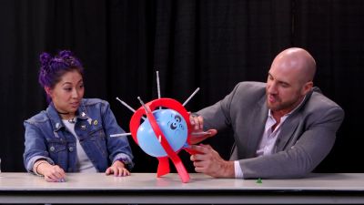SMOSH_GAMES_x_UUDD-_MARI_vs__CESARO_--_Boom_Boom_Balloon21_--_Expansion_Pack_mp40269.jpg