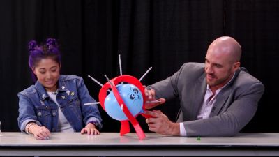 SMOSH_GAMES_x_UUDD-_MARI_vs__CESARO_--_Boom_Boom_Balloon21_--_Expansion_Pack_mp40272.jpg