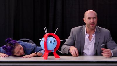 SMOSH_GAMES_x_UUDD-_MARI_vs__CESARO_--_Boom_Boom_Balloon21_--_Expansion_Pack_mp40359.jpg