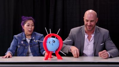 SMOSH_GAMES_x_UUDD-_MARI_vs__CESARO_--_Boom_Boom_Balloon21_--_Expansion_Pack_mp40367.jpg