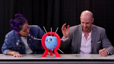 SMOSH_GAMES_x_UUDD-_MARI_vs__CESARO_--_Boom_Boom_Balloon21_--_Expansion_Pack_mp40369.jpg