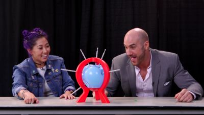SMOSH_GAMES_x_UUDD-_MARI_vs__CESARO_--_Boom_Boom_Balloon21_--_Expansion_Pack_mp40376.jpg