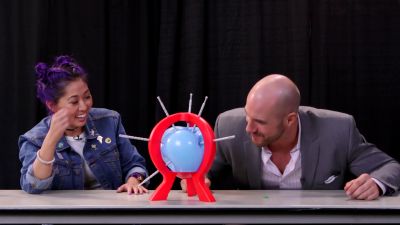 SMOSH_GAMES_x_UUDD-_MARI_vs__CESARO_--_Boom_Boom_Balloon21_--_Expansion_Pack_mp40377.jpg