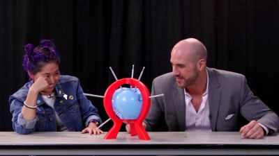 SMOSH_GAMES_x_UUDD-_MARI_vs__CESARO_--_Boom_Boom_Balloon21_--_Expansion_Pack_mp40378.jpg
