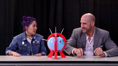 SMOSH_GAMES_x_UUDD-_MARI_vs__CESARO_--_Boom_Boom_Balloon21_--_Expansion_Pack_mp40392.jpg