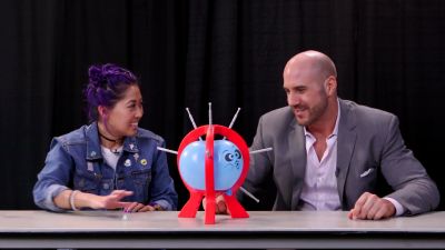 SMOSH_GAMES_x_UUDD-_MARI_vs__CESARO_--_Boom_Boom_Balloon21_--_Expansion_Pack_mp40394.jpg