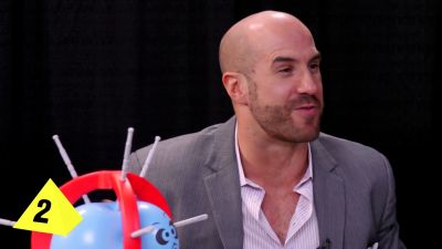 SMOSH_GAMES_x_UUDD-_MARI_vs__CESARO_--_Boom_Boom_Balloon21_--_Expansion_Pack_mp40399.jpg