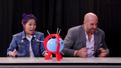 SMOSH_GAMES_x_UUDD-_MARI_vs__CESARO_--_Boom_Boom_Balloon21_--_Expansion_Pack_mp40421.jpg