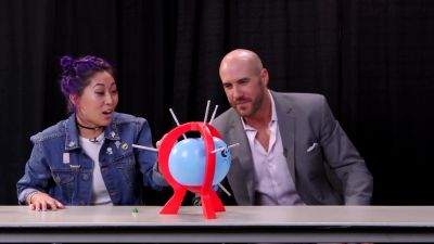 SMOSH_GAMES_x_UUDD-_MARI_vs__CESARO_--_Boom_Boom_Balloon21_--_Expansion_Pack_mp40425.jpg