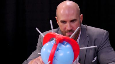 SMOSH_GAMES_x_UUDD-_MARI_vs__CESARO_--_Boom_Boom_Balloon21_--_Expansion_Pack_mp40428.jpg