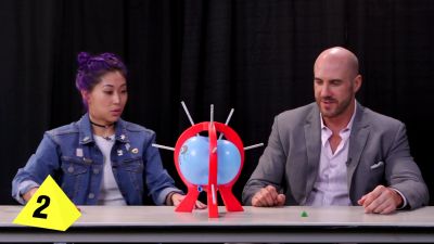 SMOSH_GAMES_x_UUDD-_MARI_vs__CESARO_--_Boom_Boom_Balloon21_--_Expansion_Pack_mp40450.jpg