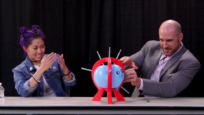 SMOSH_GAMES_x_UUDD-_MARI_vs__CESARO_--_Boom_Boom_Balloon21_--_Expansion_Pack_mp40458.jpg