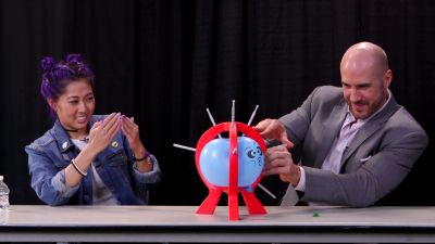 SMOSH_GAMES_x_UUDD-_MARI_vs__CESARO_--_Boom_Boom_Balloon21_--_Expansion_Pack_mp40459.jpg