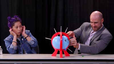 SMOSH_GAMES_x_UUDD-_MARI_vs__CESARO_--_Boom_Boom_Balloon21_--_Expansion_Pack_mp40465.jpg