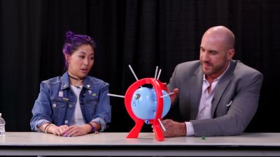 SMOSH_GAMES_x_UUDD-_MARI_vs__CESARO_--_Boom_Boom_Balloon21_--_Expansion_Pack_mp40476.jpg
