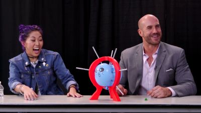 SMOSH_GAMES_x_UUDD-_MARI_vs__CESARO_--_Boom_Boom_Balloon21_--_Expansion_Pack_mp40479.jpg