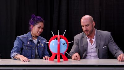 SMOSH_GAMES_x_UUDD-_MARI_vs__CESARO_--_Boom_Boom_Balloon21_--_Expansion_Pack_mp40534.jpg