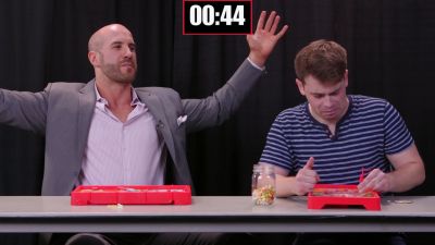 SMOSH_GAMES_x_UUDD-_WWE_Superstars_vs__SMOSH_Games_in_OPERATION_BEANBOOZLED212121_mp40323.jpg