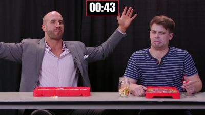 SMOSH_GAMES_x_UUDD-_WWE_Superstars_vs__SMOSH_Games_in_OPERATION_BEANBOOZLED212121_mp40324.jpg