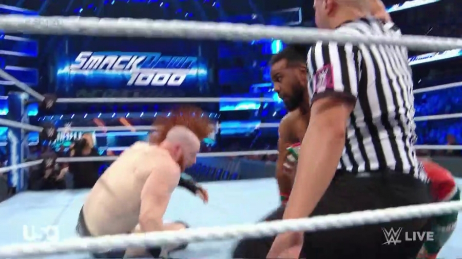 The_Bar_Smackdown_mp40130.jpg